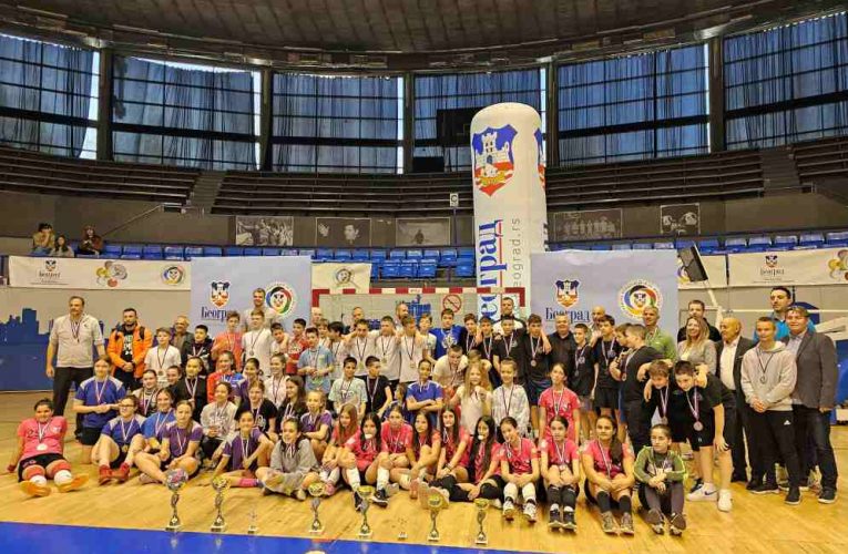 NAJBOLJE DEVOJČICE SA CERAKA I DEČACI IZ ŽARKOVA