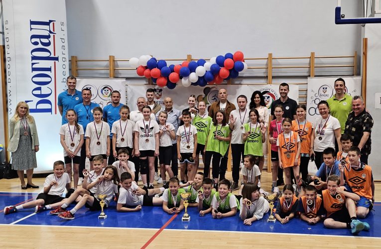 OSNOVCI UŽIVALI IGRAJUĆI IZMEĐU DVE VATRE