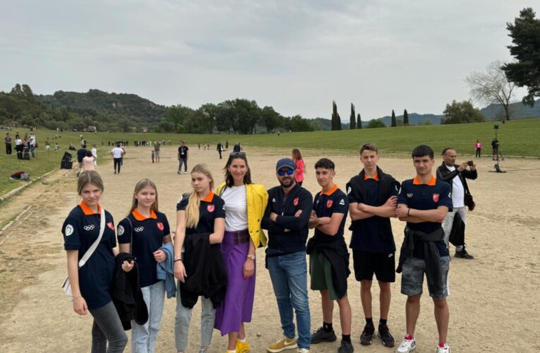 GIMNAZIJALCI IZ SRBIJE PRISUSTVOVALI PALJENJU OLIMPIJSKOG PLAMENA