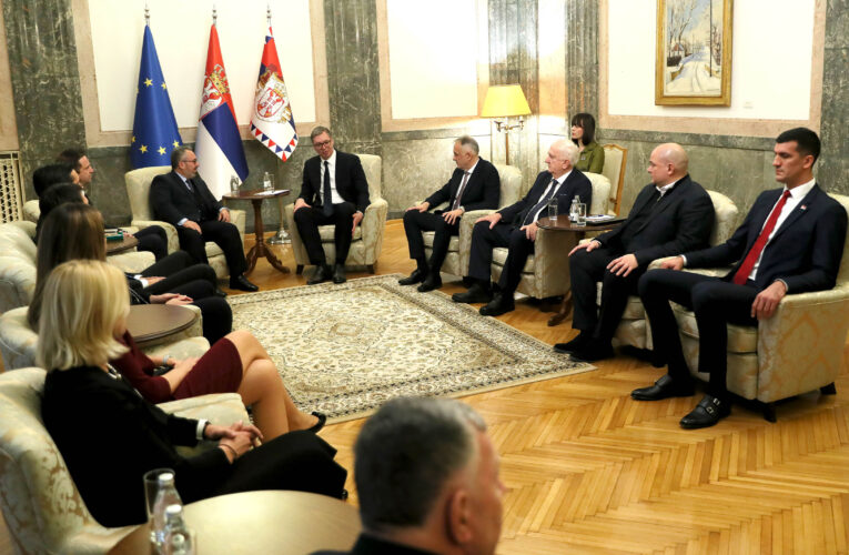 PREDSEDNIK ALEKSANDAR VUČIĆ PRIREDIO PRIJEM ZA PREDSEDNIKE FIVB, CEV I DELEGACIJU OSS