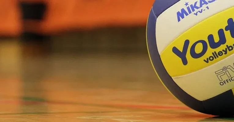 ODBOJKAŠICAMA ZVEZDE POSLE PET SETOVA PRIPAO “VEČITI DERBI”