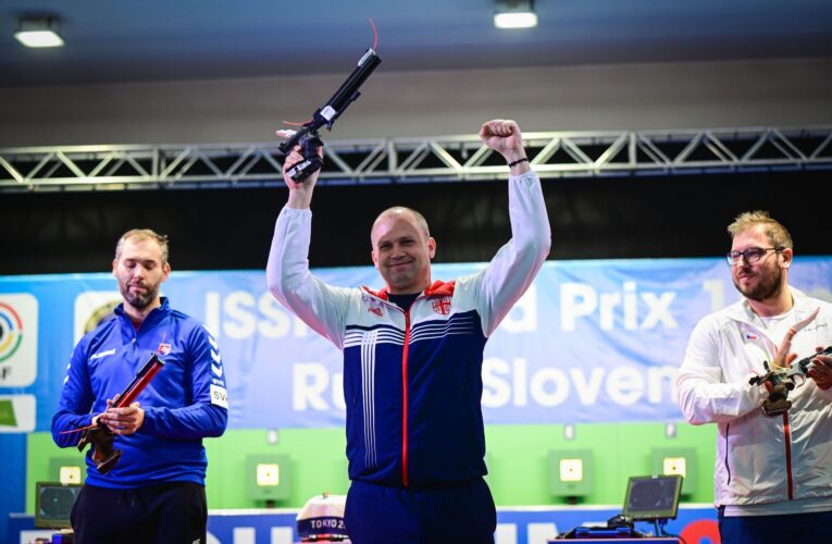 MIKEC KROZ DRAMU DO ZLATA NA PRVOM GRAN PRIJU U SEZONI