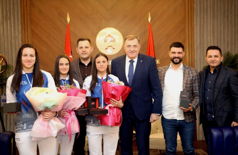 SARA ĆIRKOVIĆ BOKSUJE ZA PROFESIONALNU ŠAMPIONKU SVETA U BANJA LUCI