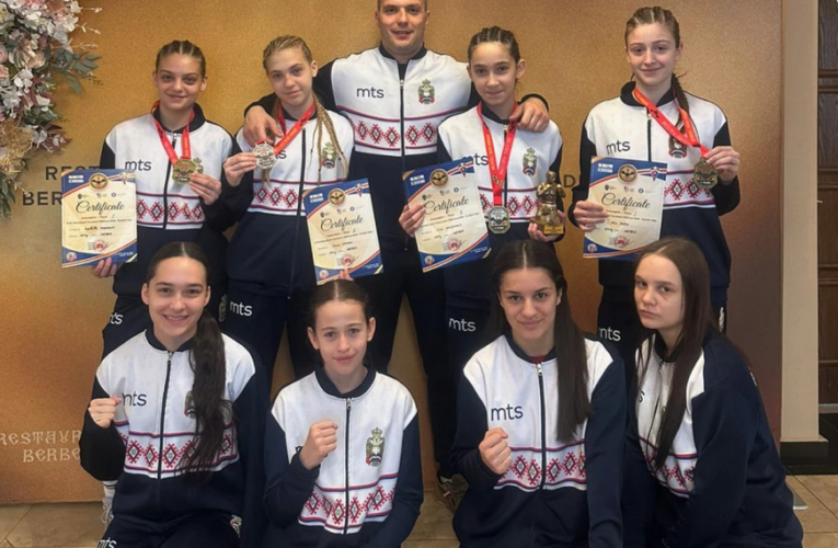 SRPSKE BOKSERKE SJAJNE NA DRAKULA OPENU