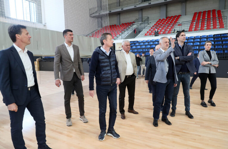 MINISTRI DARKO GLIŠIĆ I ZORAN GAJIĆ POSETILI NACIPNALNI ODBOJKAŠKI TRENAŽNI CENTAR