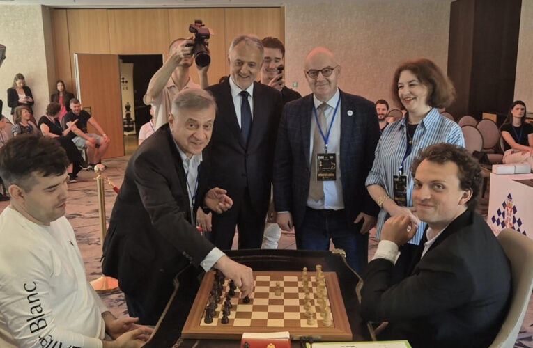 POČEO ŠAHOVSKI SPEKTAKL – NIMAN PROTIV NEPOMNJAŠČIJA