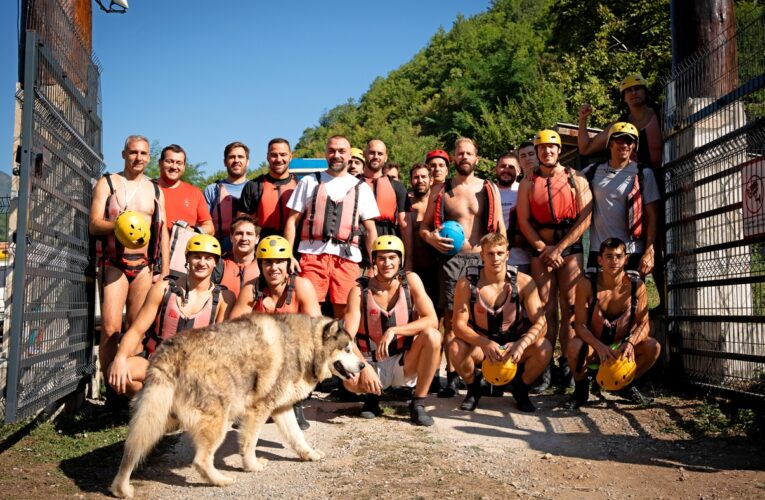 RADNIČKI PRIPREME POČEO RAFTINGOM