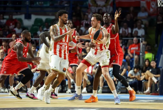 ZVEZDA U FINIŠU POKLEKLA I IZGUBILA OD OLIMPIJAKOSA