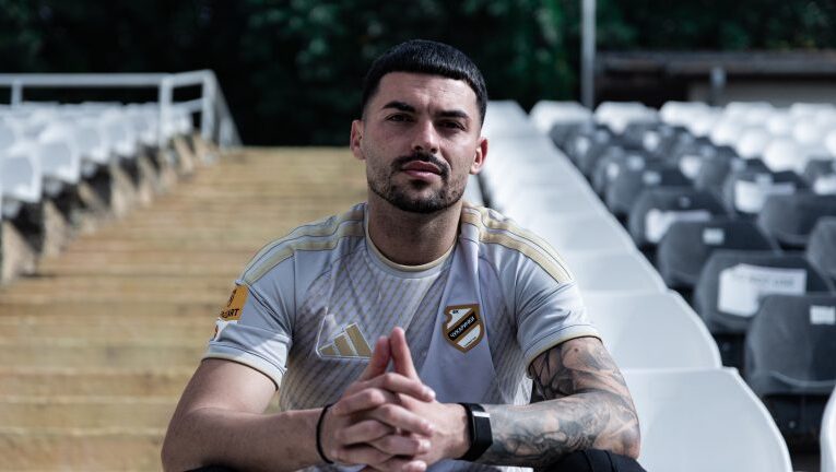 NEMANJA RADONJIĆ PROMOVISAN U ČUKARIČKOM: “OVDE SAM PROVEO NEKE OD NAJLEPŠIH MOMENATA U KARIJERI – KLUB JE I DALJE VRHUNSKI ORGANIZOVAN”